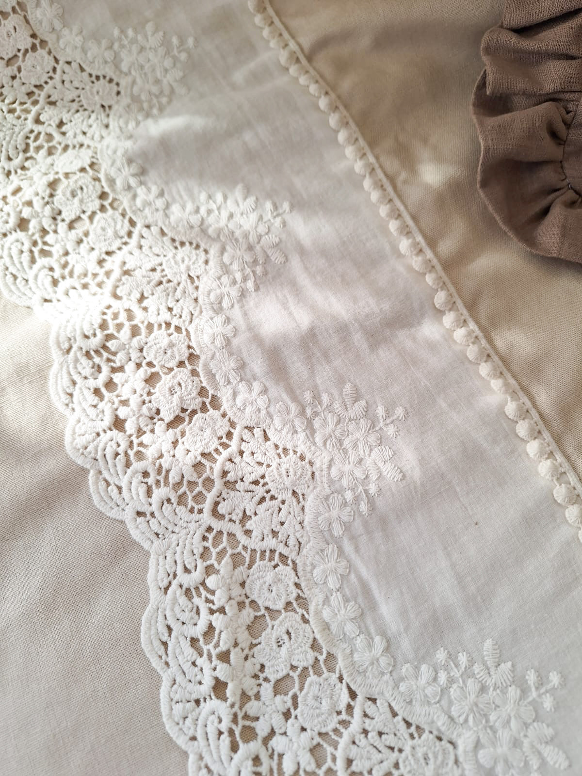 Cubrecama Lino y Broderie