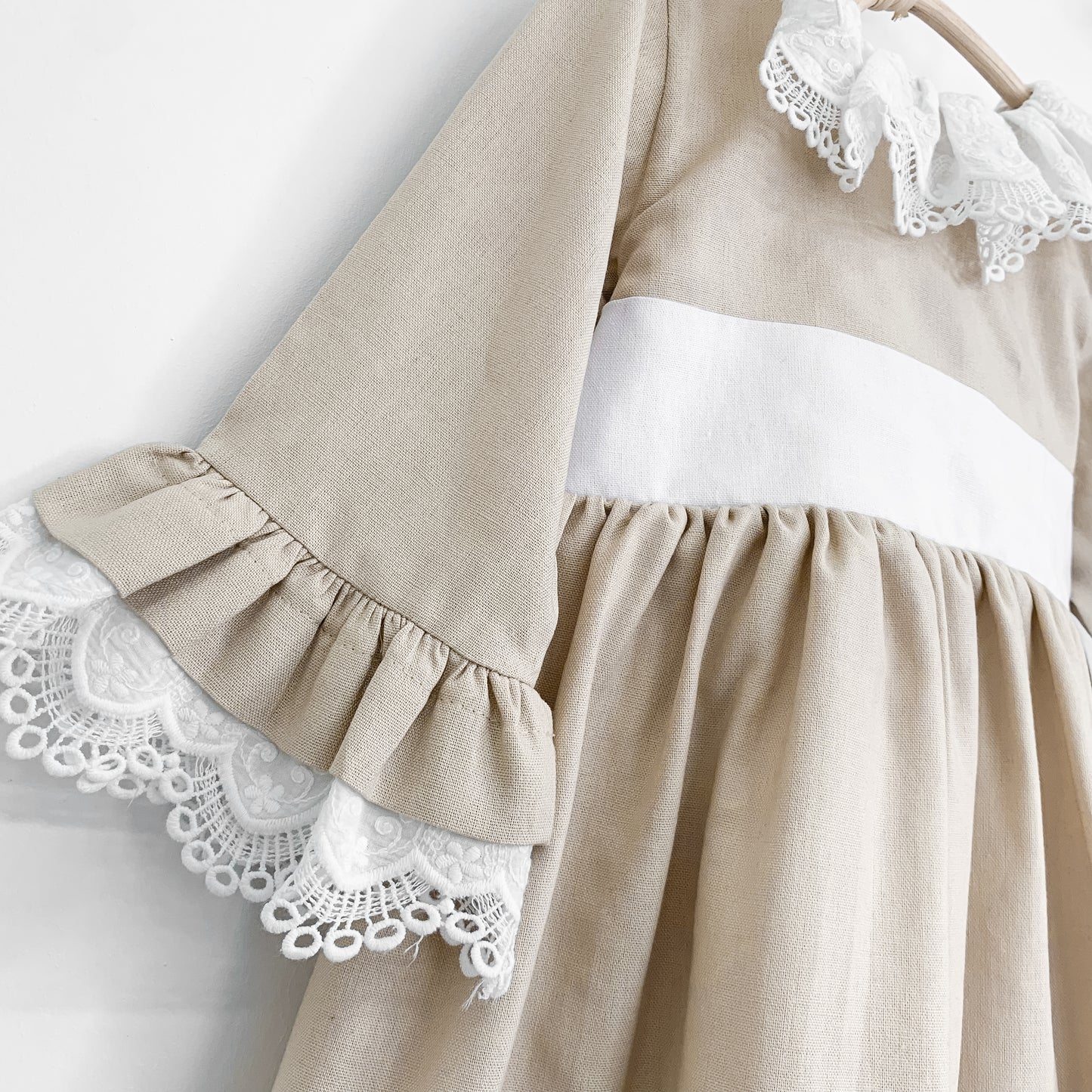 Vestido Victoria cuello broderie