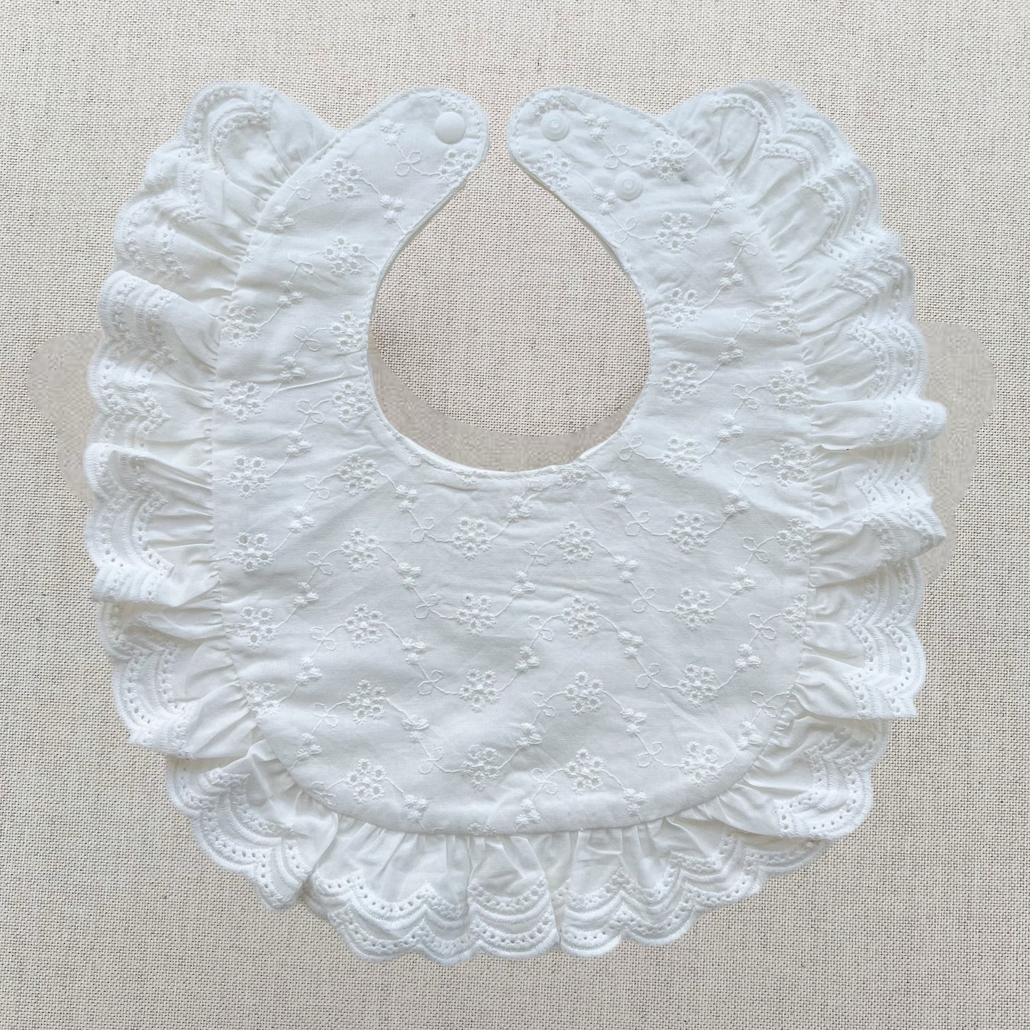 Babero vuelos - broderie blanco