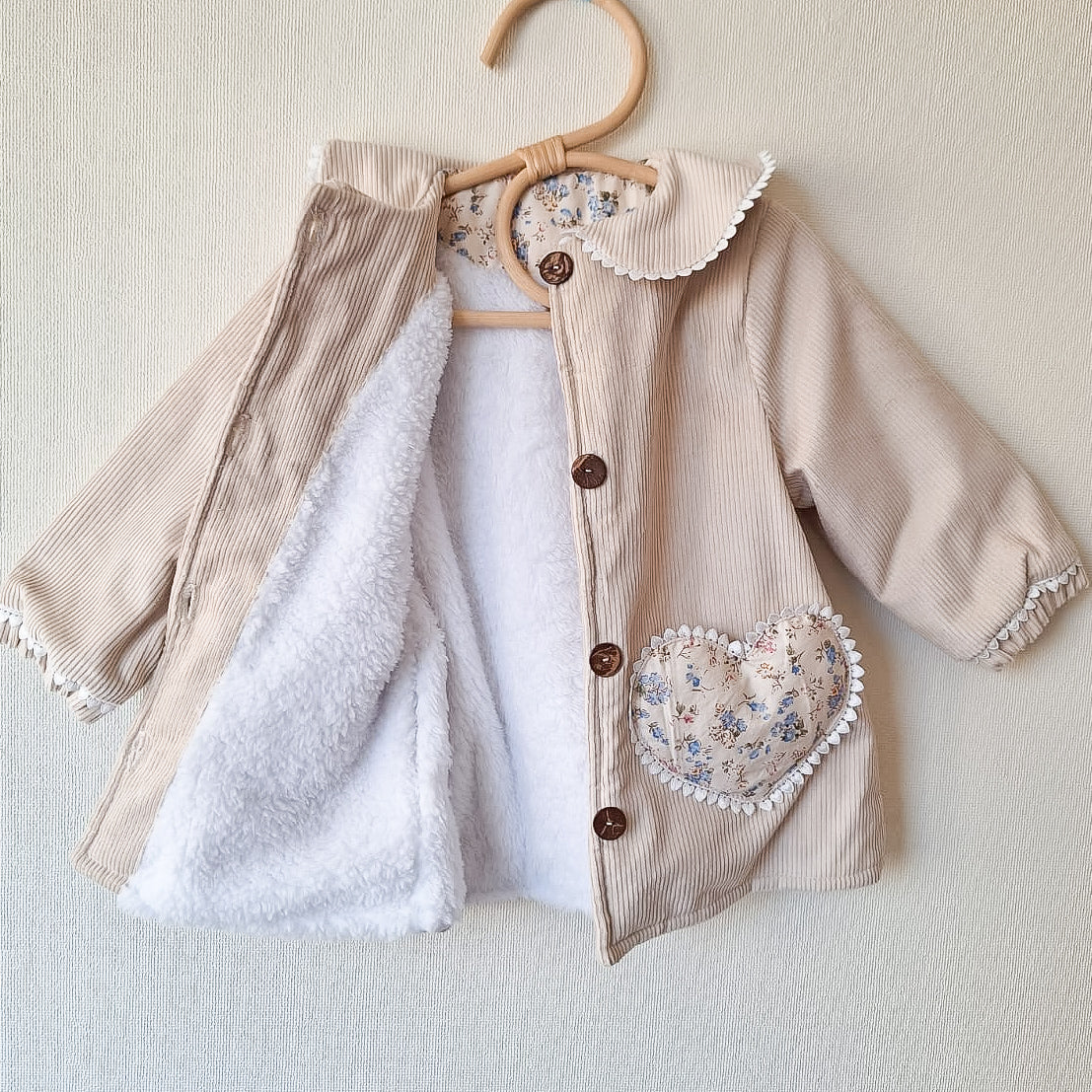 Chaquetón forrado corderito - bolsillos corazones