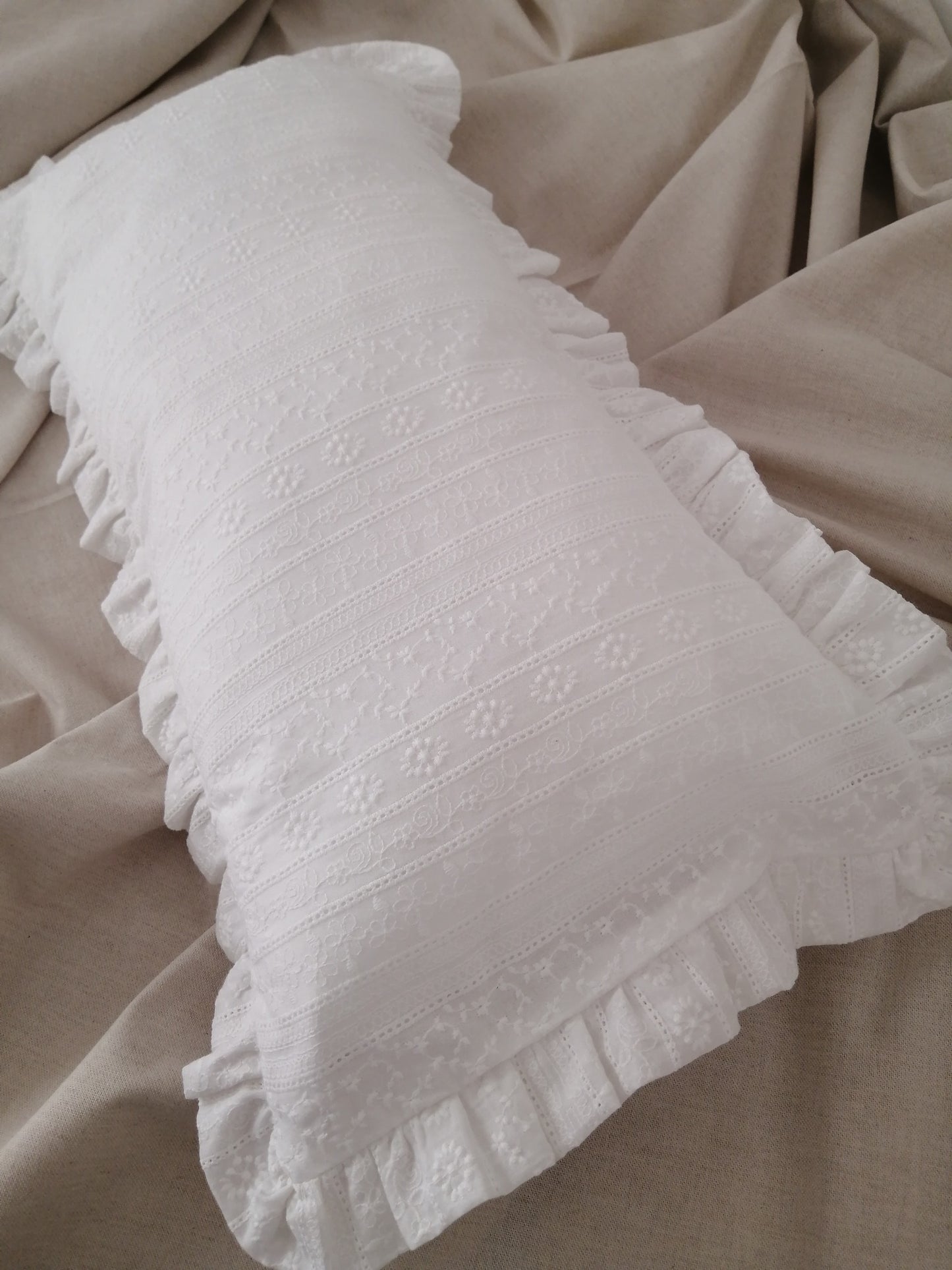 Cojín Broderie con vuelos