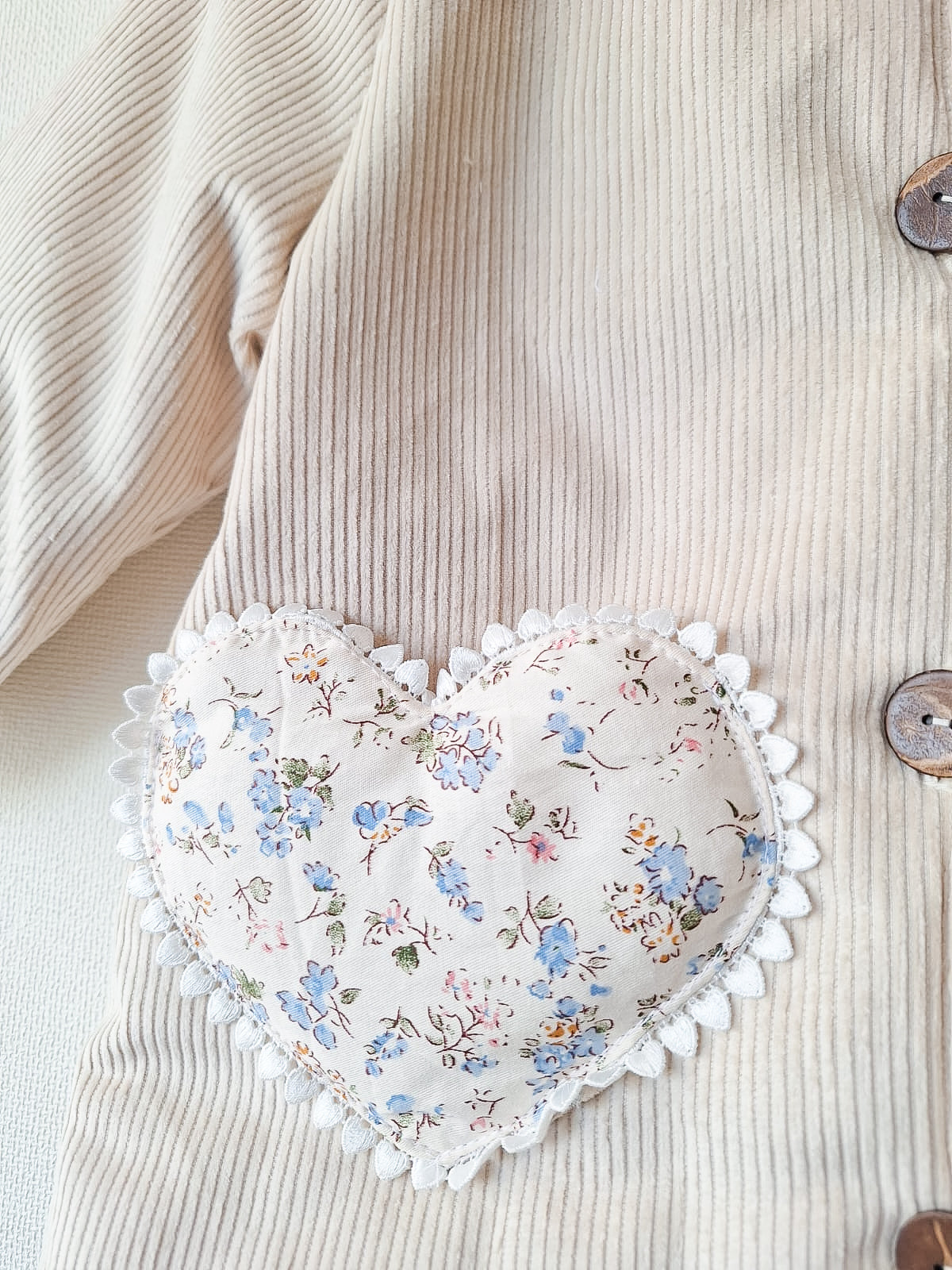 Chaquetón forrado corderito - bolsillos corazones