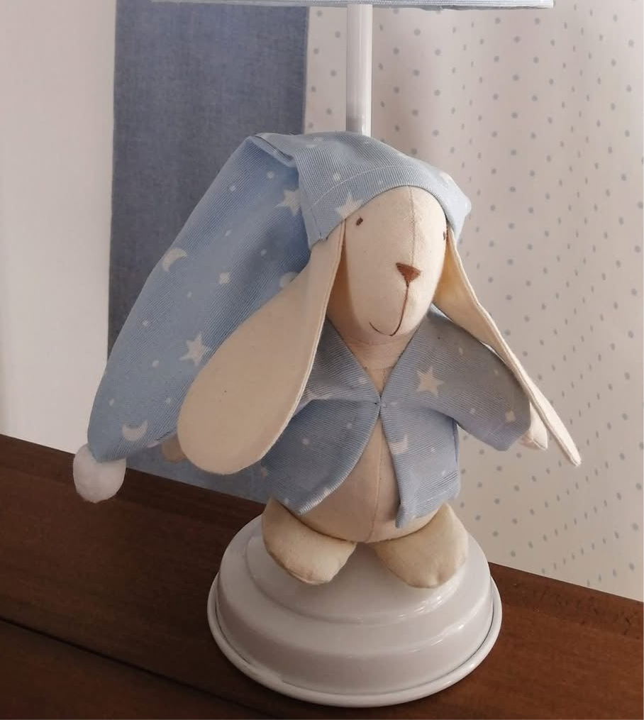 Muñeco para amarrar - Conejito con pijama