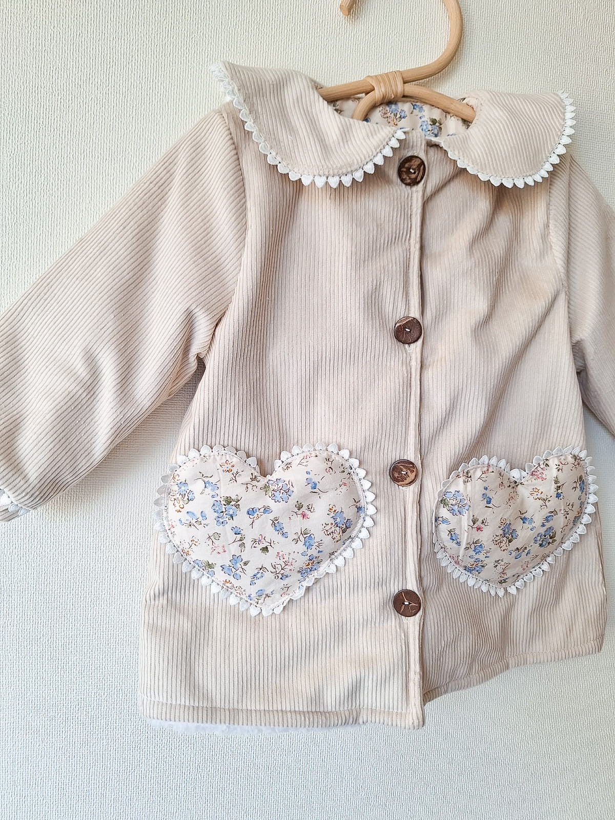 Chaquetón forrado corderito - bolsillos corazones