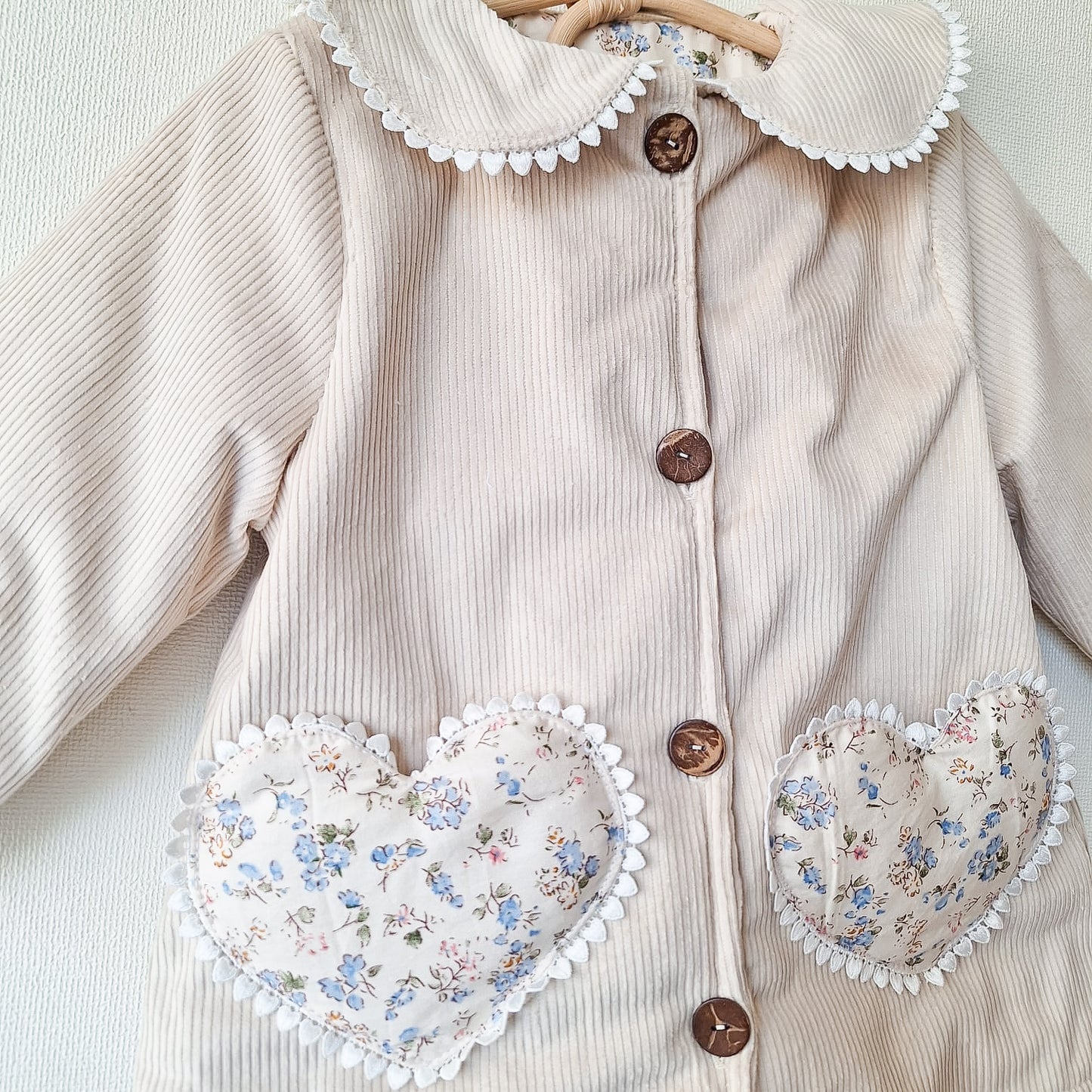 Chaquetón forrado corderito - bolsillos corazones