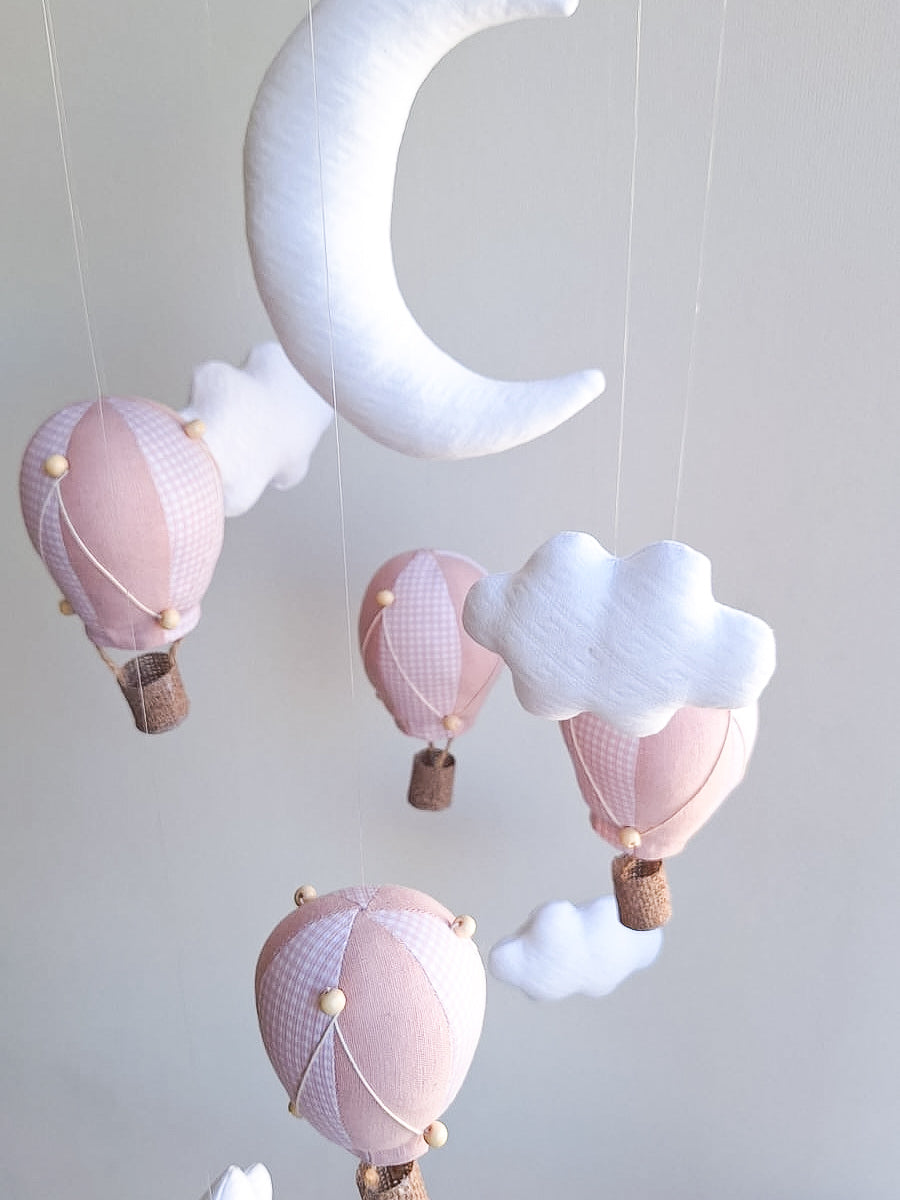 Móvil luna y estrellas - globos en rosa