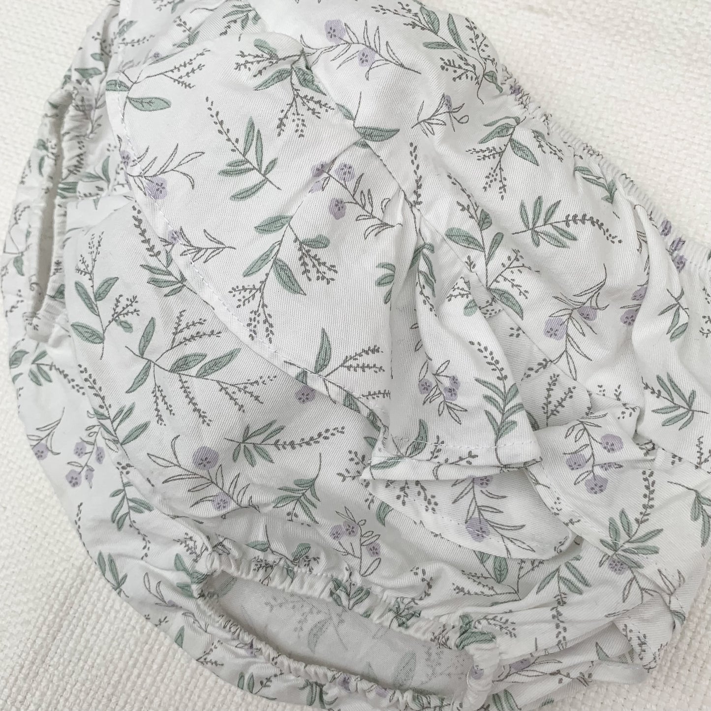 Cubrepañal florcita lila
