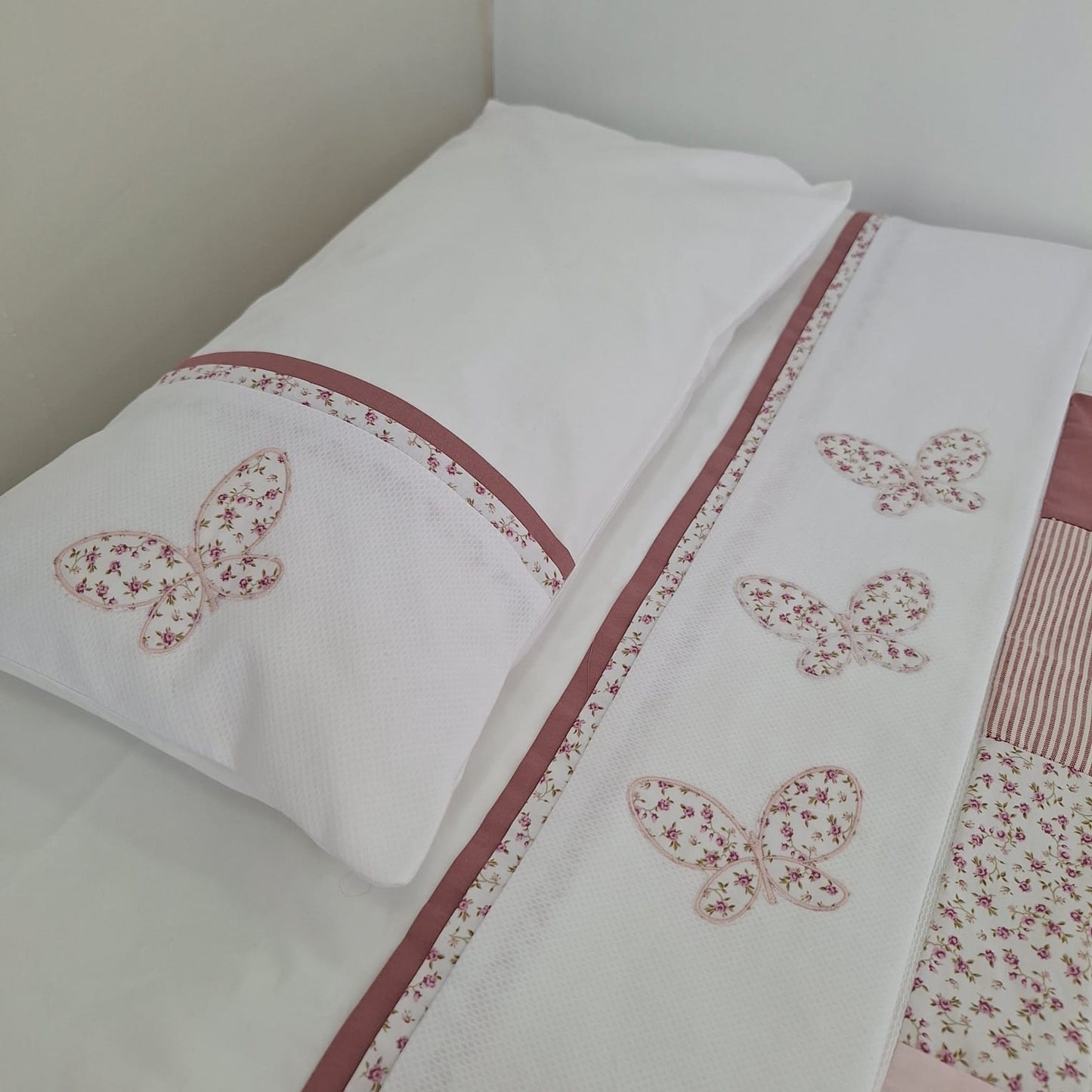 Sábanas bordadas mariposas - sandía