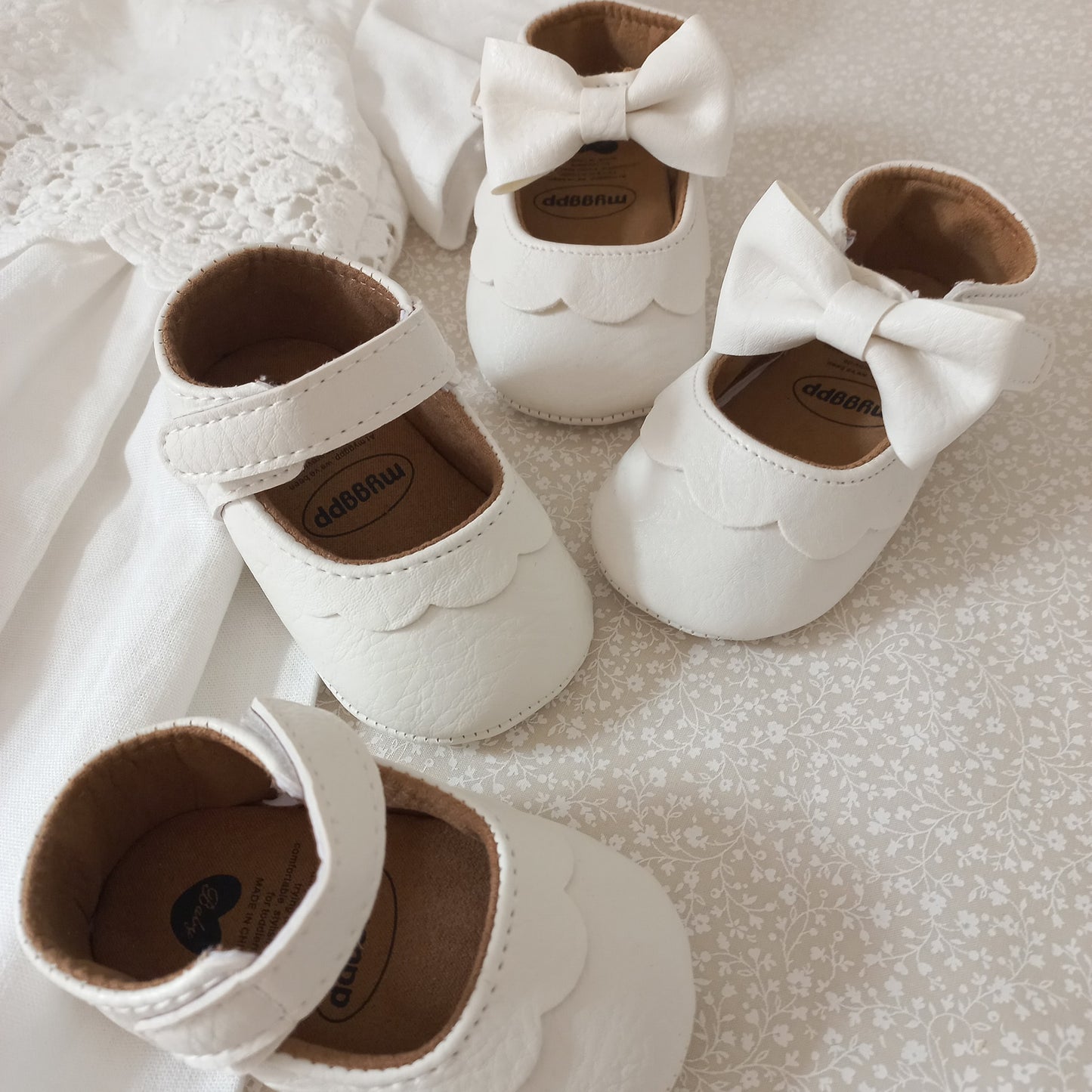 Zapatos blancos con lazo