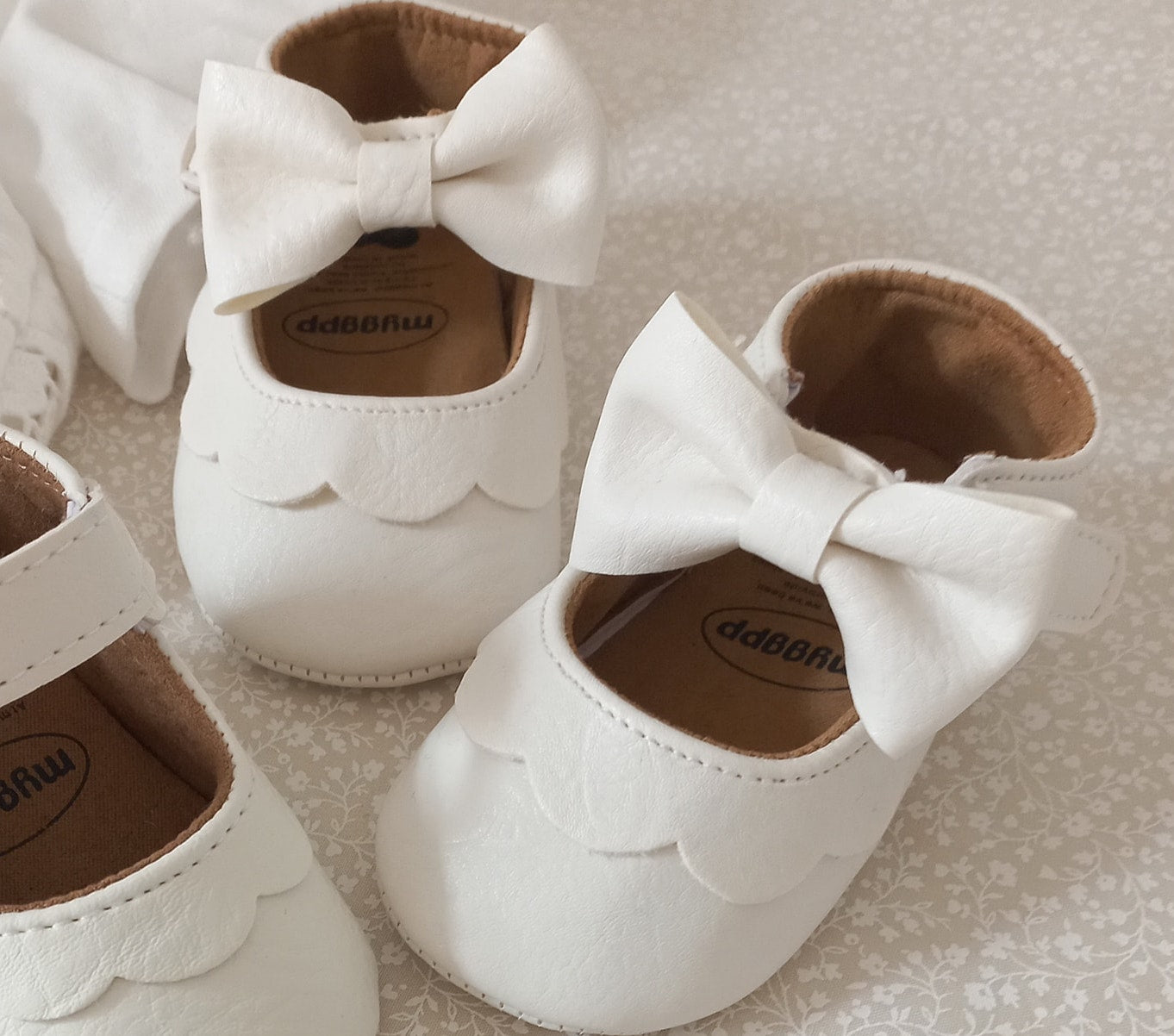Zapatos blancos con lazo