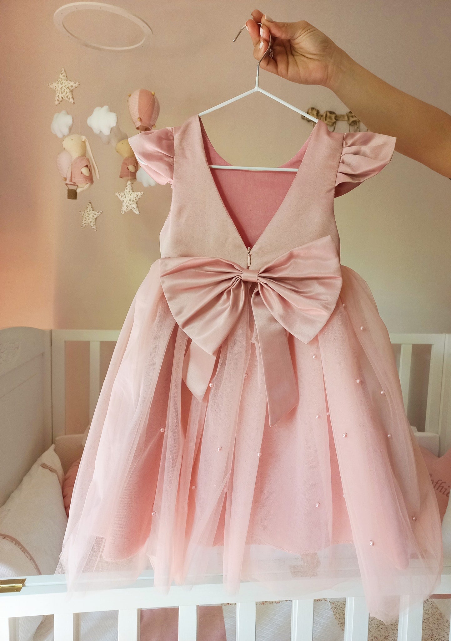 Vestido rosa perlitas y listón en espalda