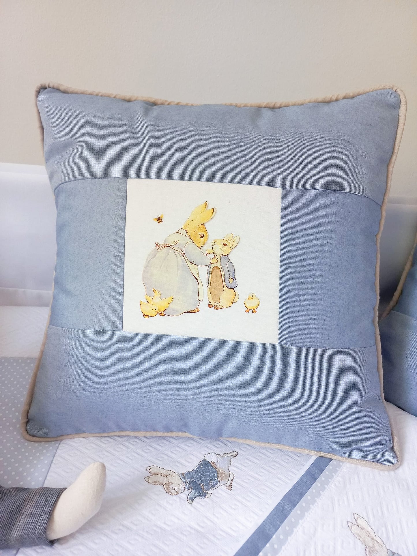 Cojín peter rabbit - mamá