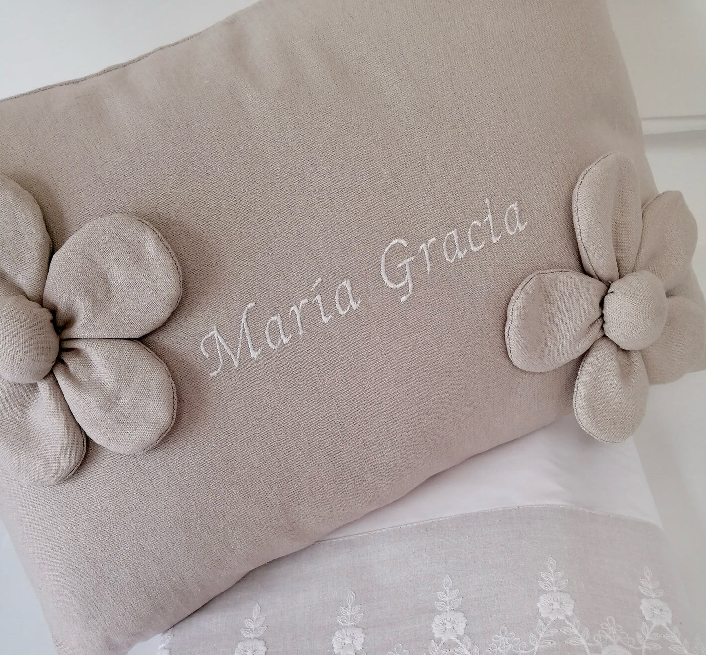 Cojín Aplicación Flores - lino tostado