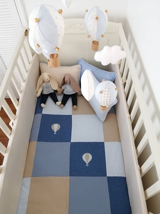 Cubrecama bordado - globos beige y azules