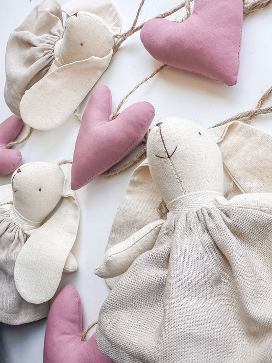 Guirnalda conejas - corazones frambuesa