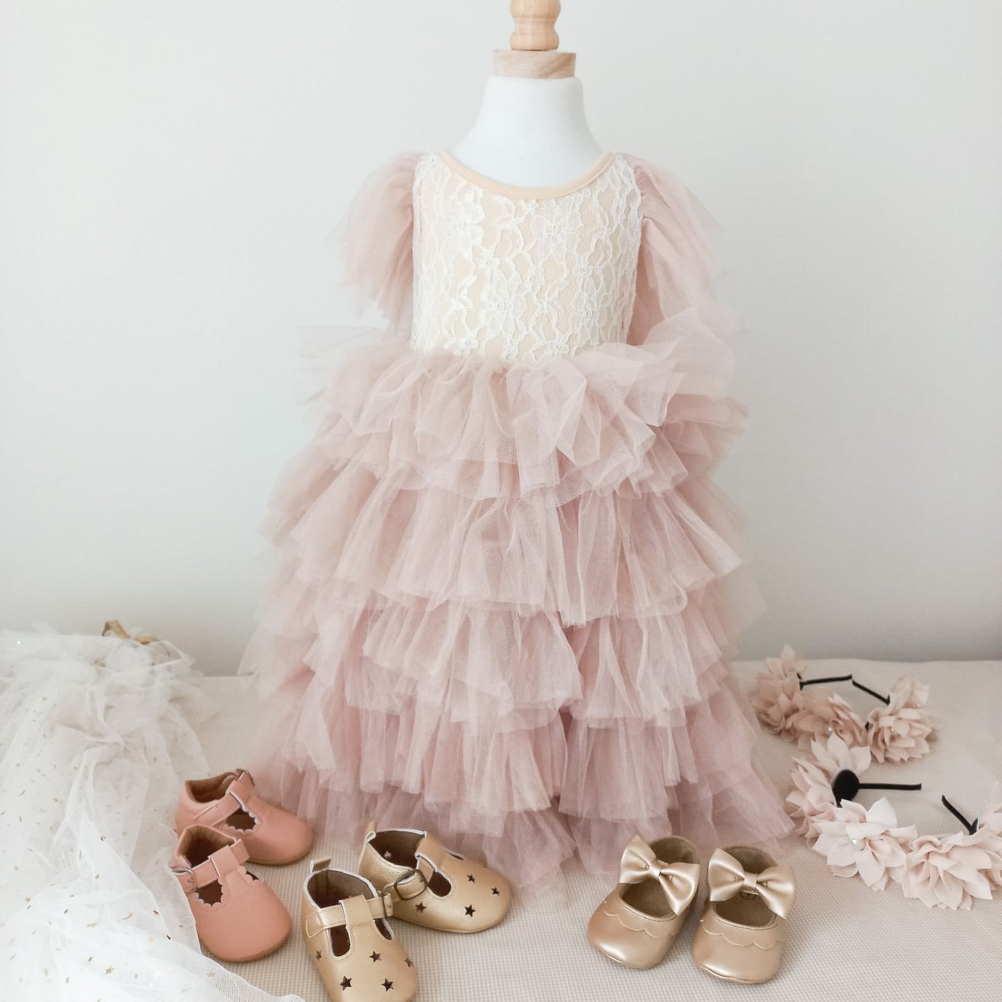 Vestido princesa mangas vuelos - rosa y beige