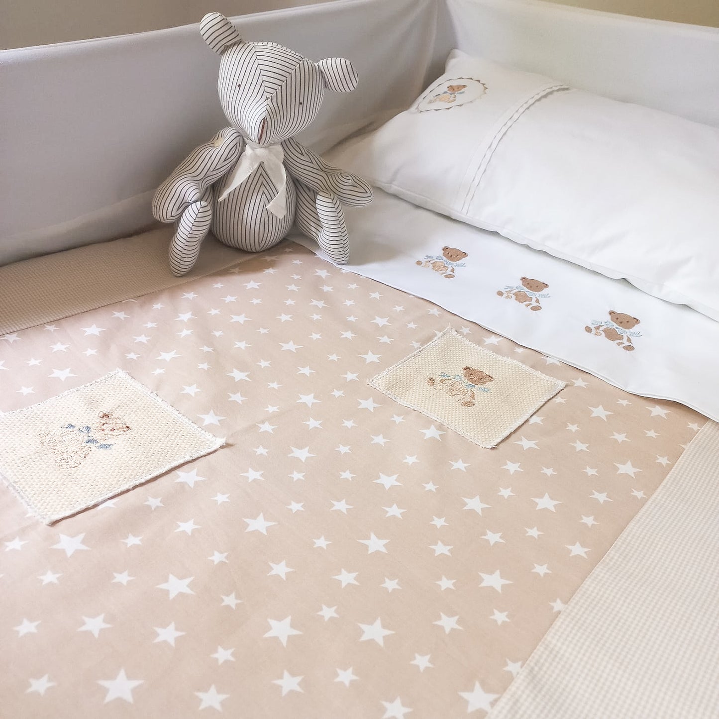 Cubrecama Ositos - estrellas beige