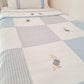 Cubrecama Peter Rabbit - celeste y rayitas celeste