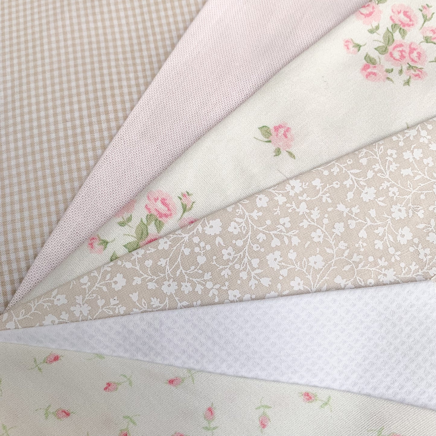 Cubrecama Patchwork - palo rosa, beige y blanco