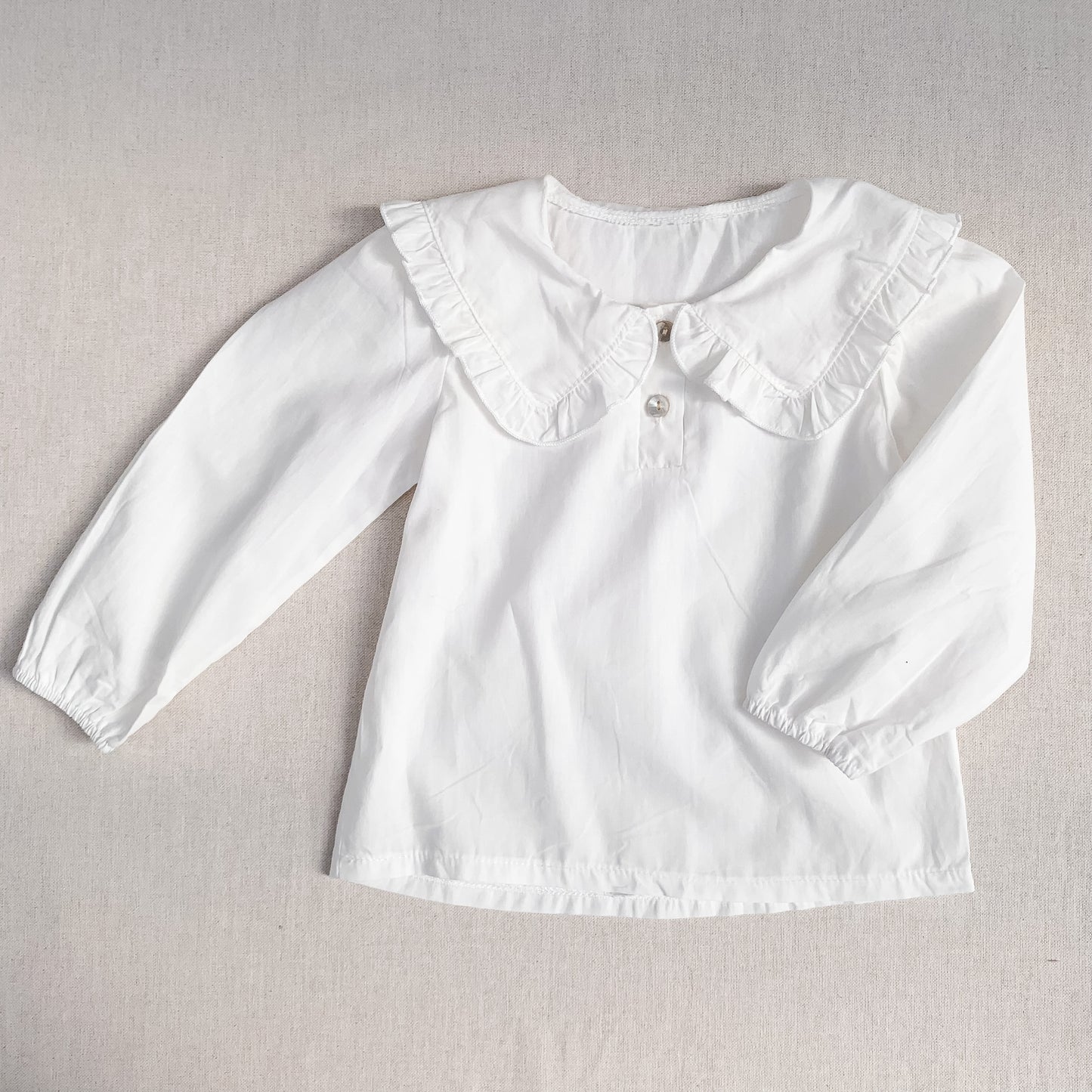 Blusa Blanca cuello vuelitos