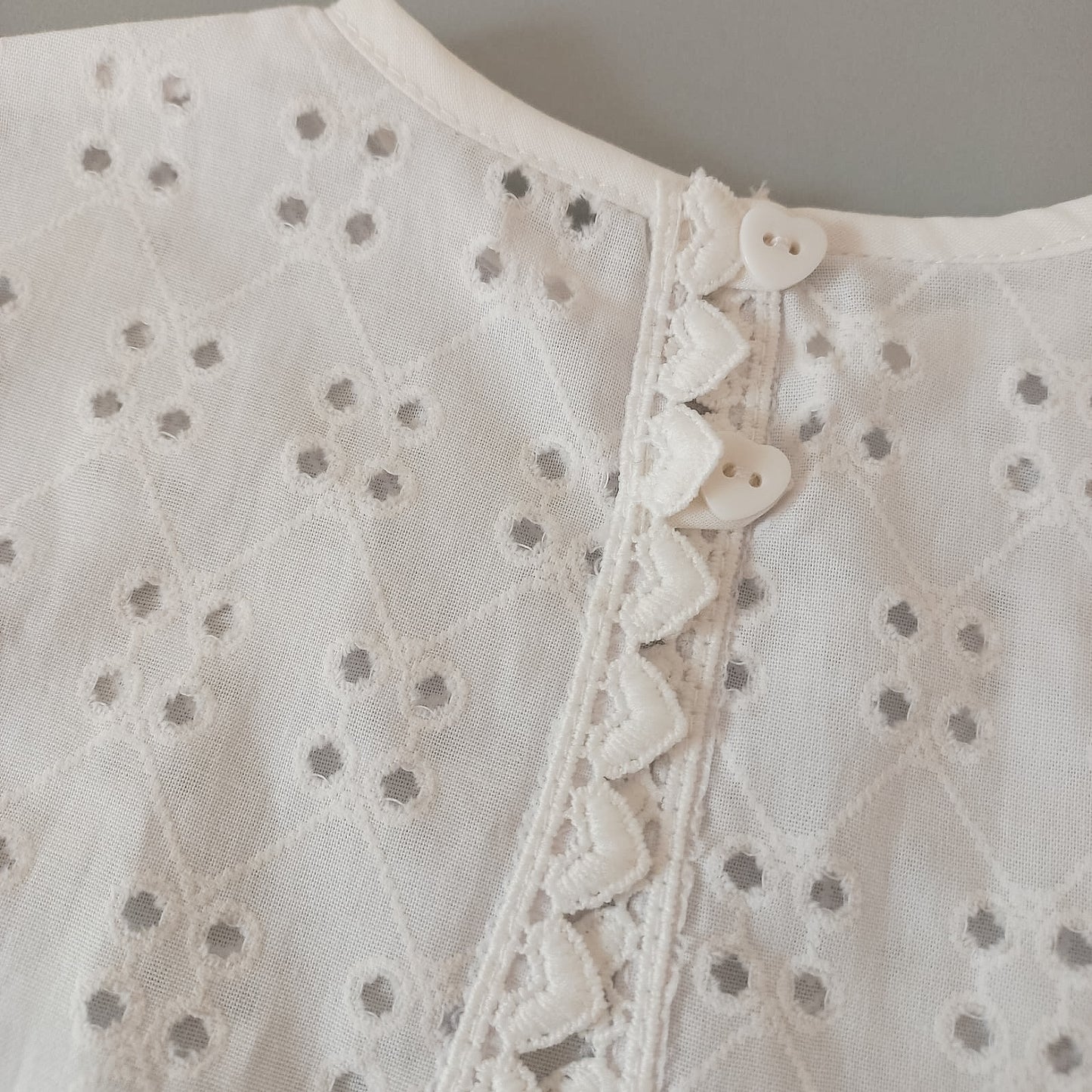 Blusa espalda abierta broderie