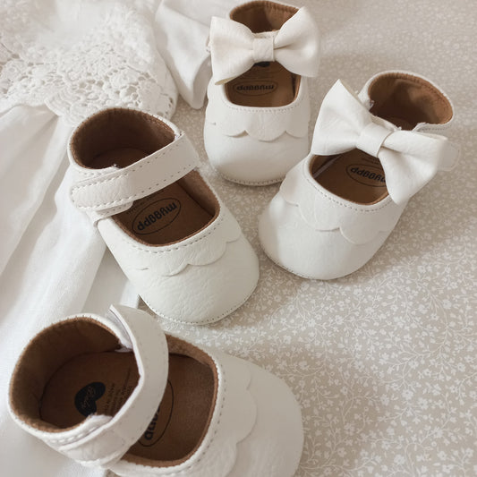 Zapatos blancos con lazo