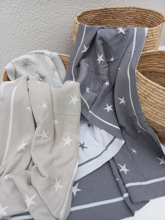 Manta estrellas gris