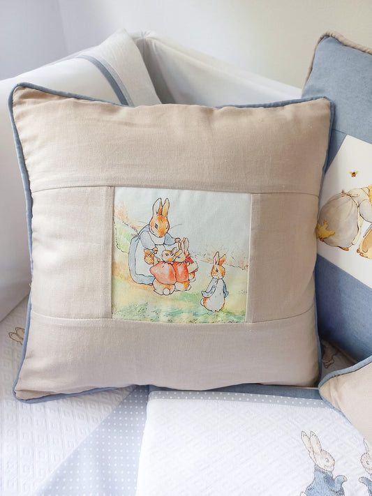 Cojín peter rabbit - mamá y hermanos
